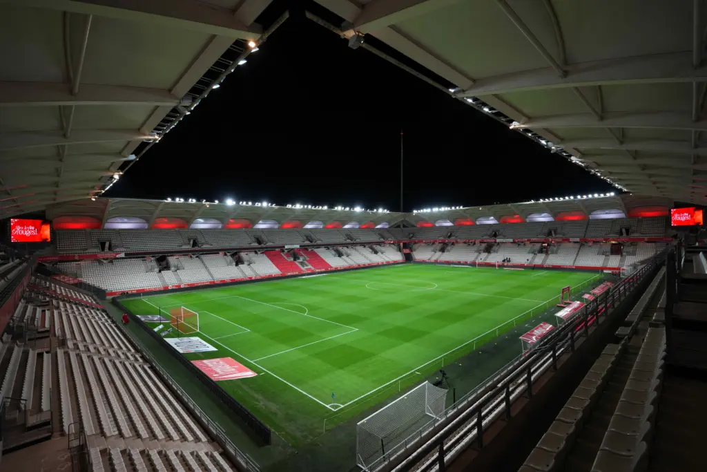 Ligue 2 : Reims s’impose mais la soirée dégénère