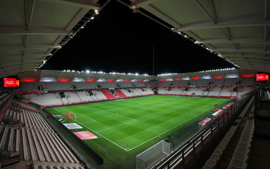 Ligue 2 : Reims s’impose mais la soirée dégénère