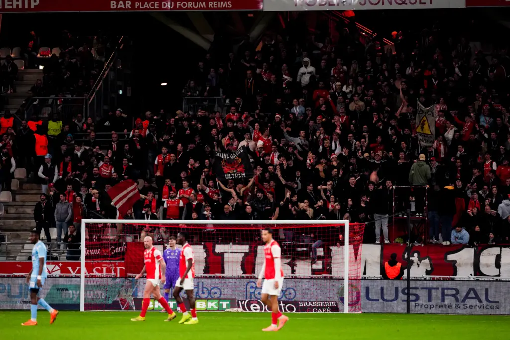 Ligue 2 : Un prétendant à la montée tape du poing sur le table