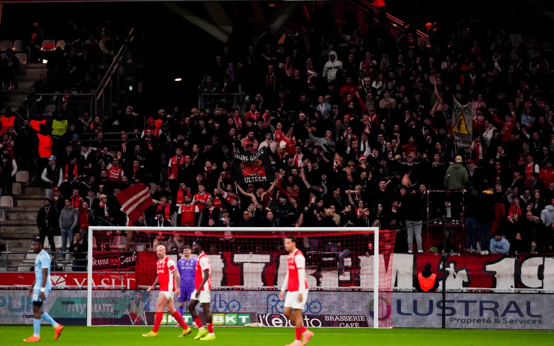 Ligue 2 : Un prétendant à la montée tape du poing sur le table