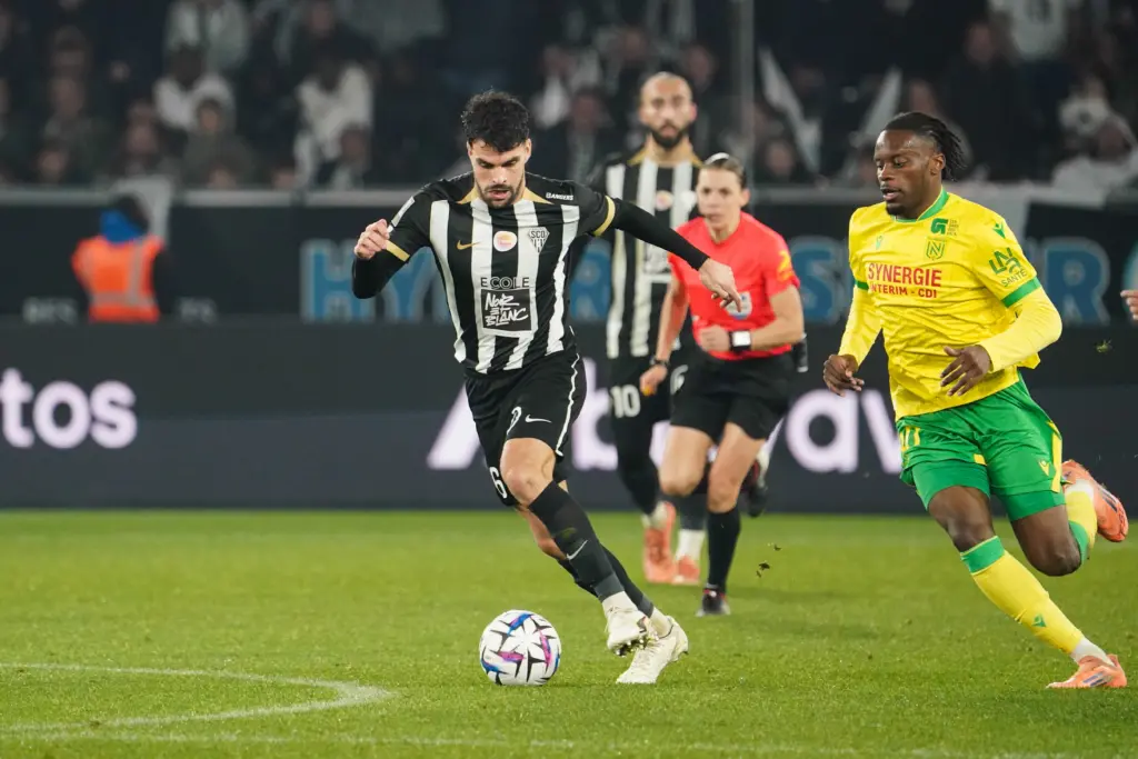 Anciens Verts : Rocha Santos buteur, Mouton à la baguette