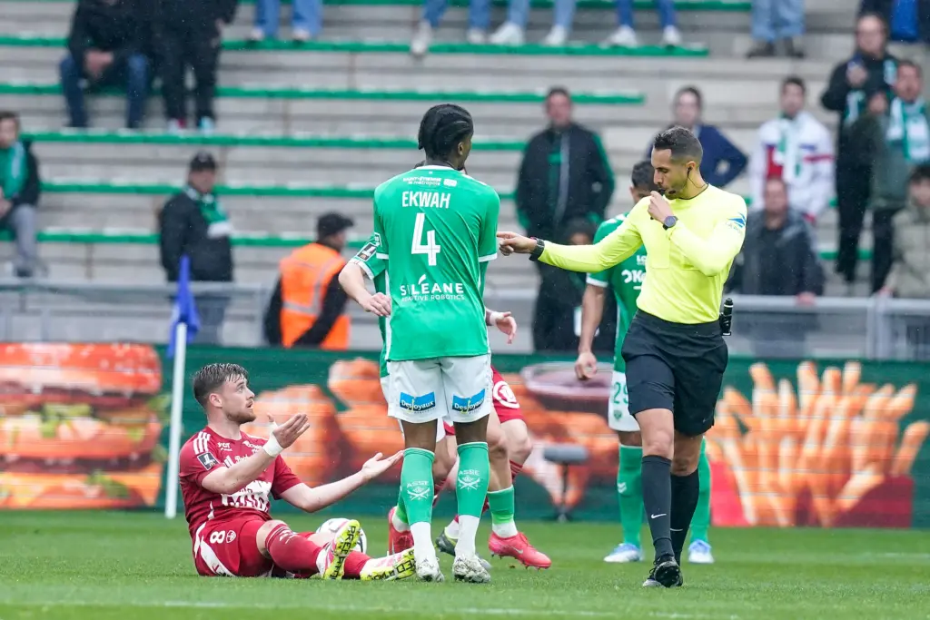 Ligue 2 : Un arbitre qui réussi bien à l'ASSE pour affronter Reims