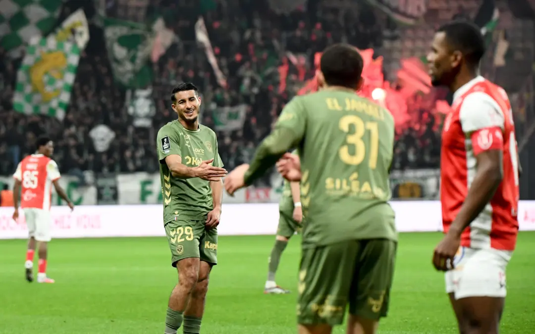 R&eacute;duits &agrave; dix, les R&eacute;mois font chuter l&rsquo;ASSE dans un duel cl&eacute; de L2