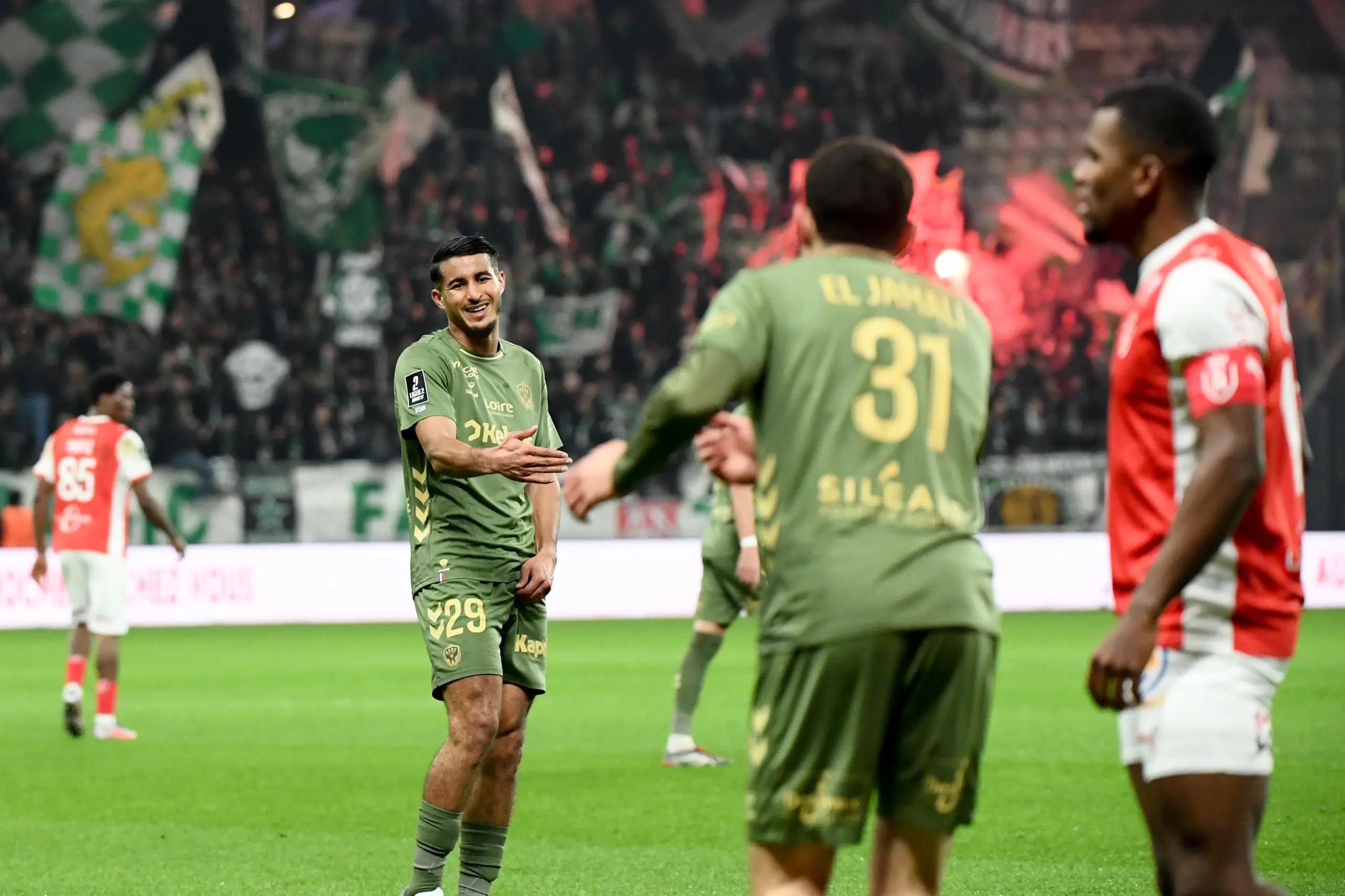 Réduits à dix, les Rémois font chuter l’ASSE dans un duel clé de L2