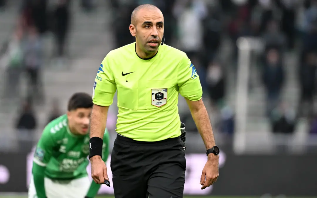 Ligue 2 : Un arbitre qui ne r&eacute;ussi pas &agrave; l'ASSE face &agrave; l'EAG
