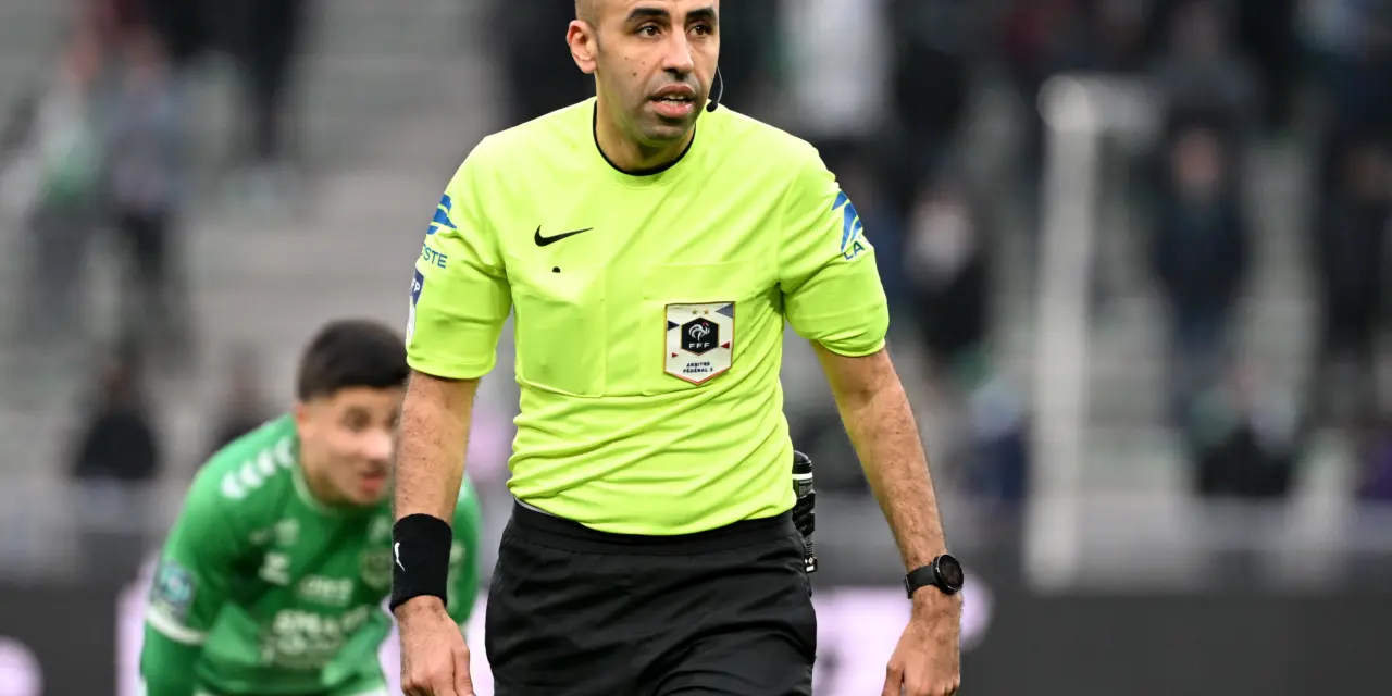 Ligue 2 : Un arbitre qui ne r&eacute;ussi pas &agrave; l'ASSE face &agrave; l'EAG