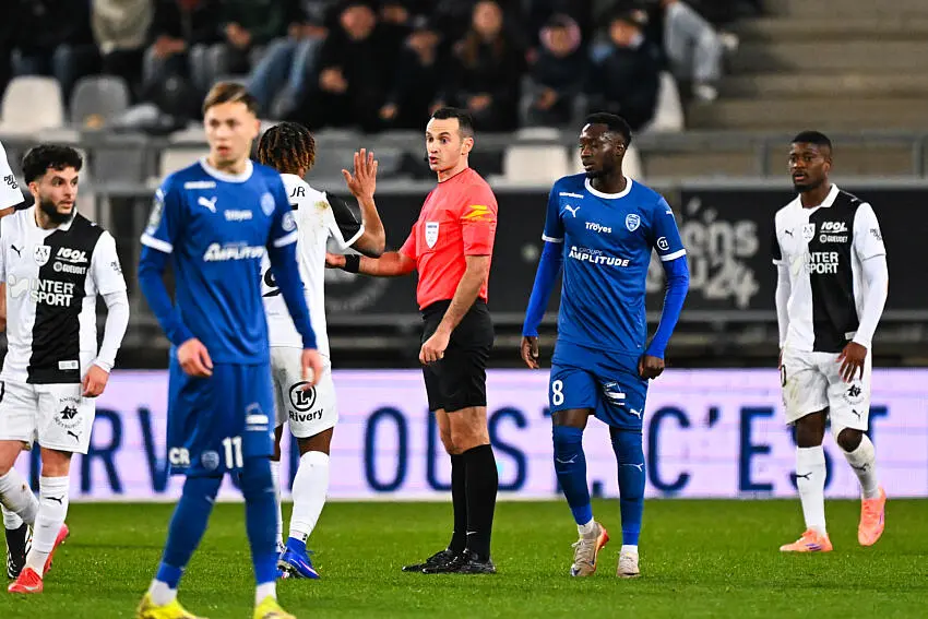 Avantagé par l’arbitrage ? Troyes trouve des soutiens inattendus