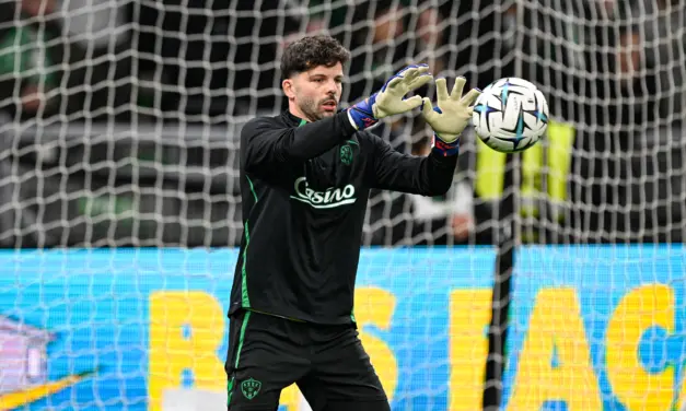ASSE : Larsonneur se d&eacute;fend face aux critiques