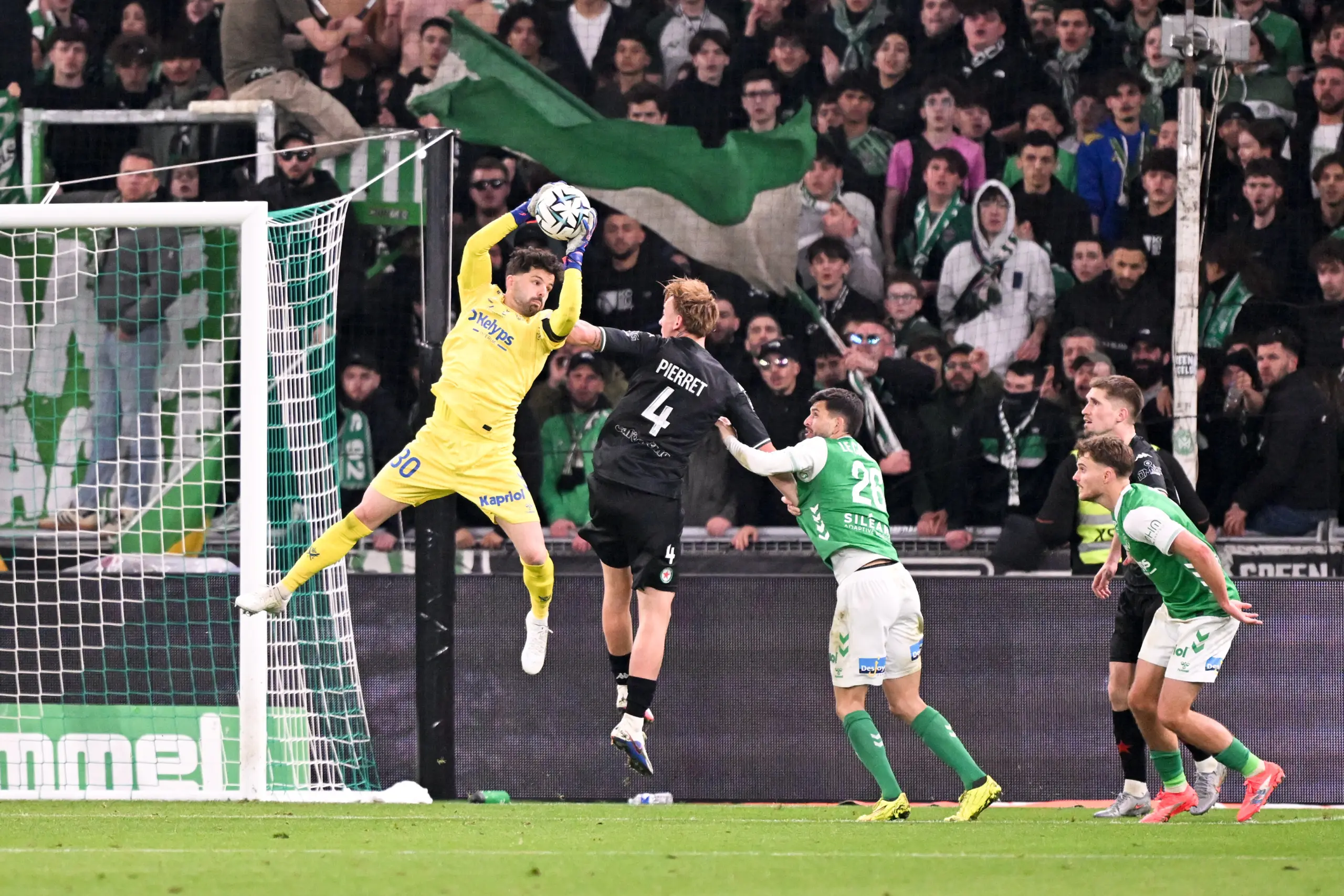 "Je crois que je me suis pété" : grosse inquiétude après la blessure de Gautier Larsonneur