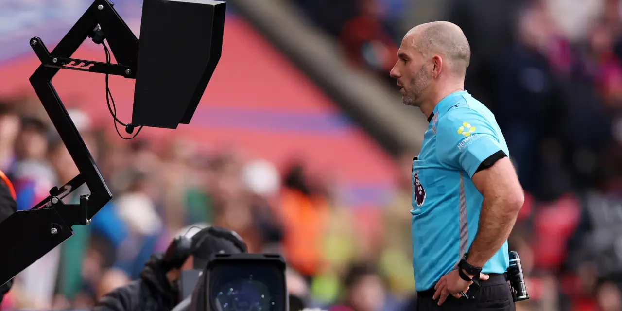 Compte &agrave; rebours, VAR, blessures : l'IFAB r&eacute;volutionne les r&egrave;gles du jeu