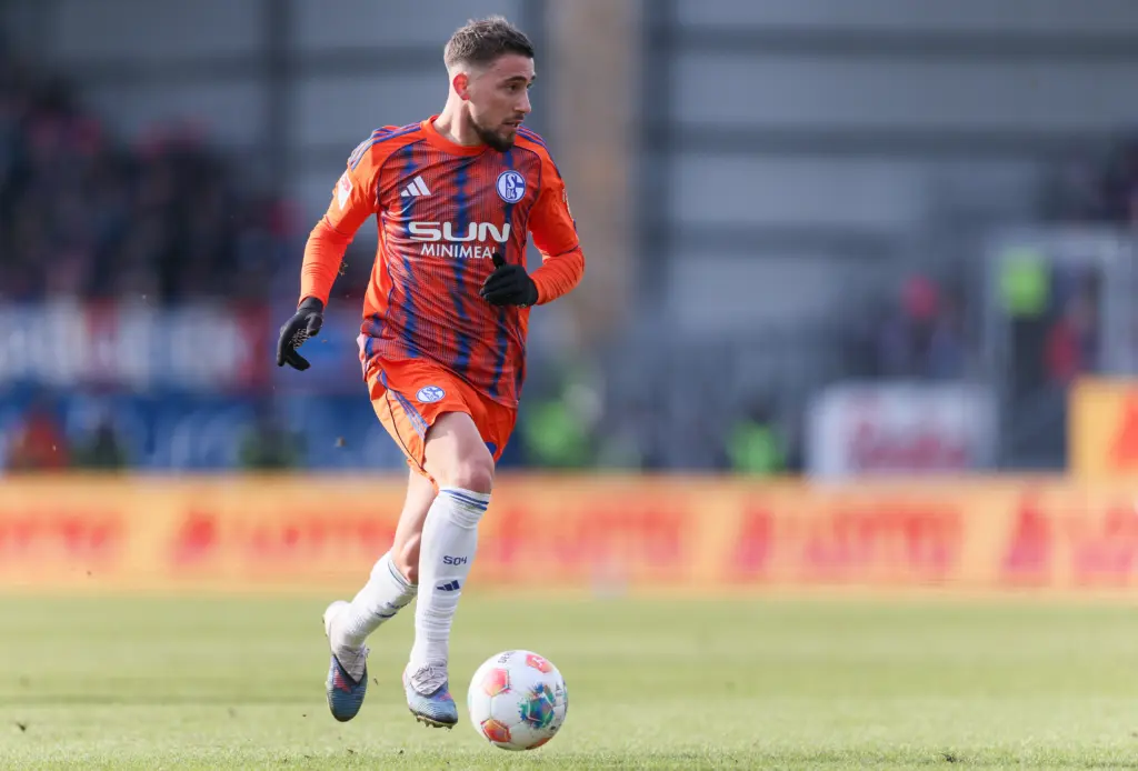 Adil Aouchiche dit oui aux Verts et vise le Mondial 2026