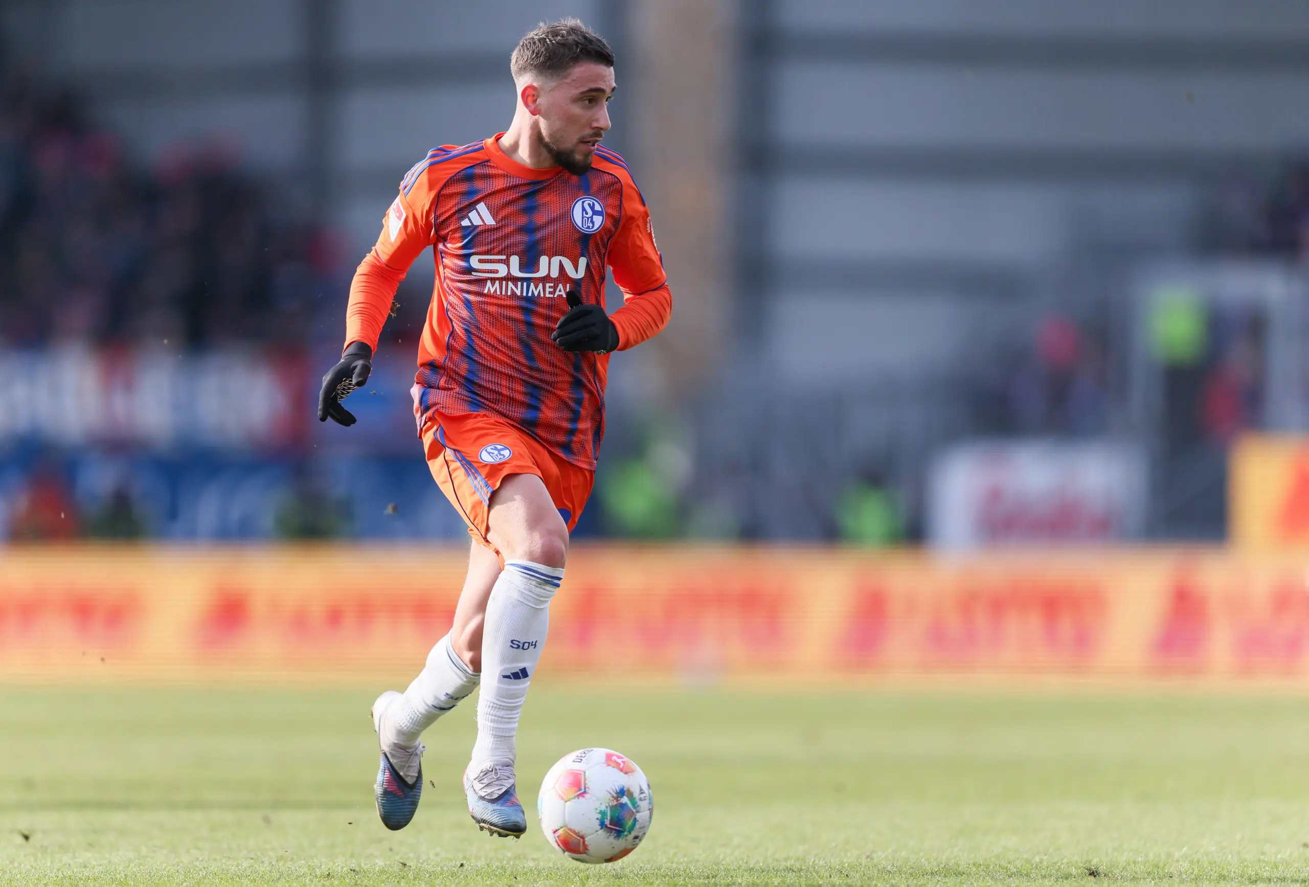 Adil Aouchiche dit oui aux Verts et vise le Mondial 2026