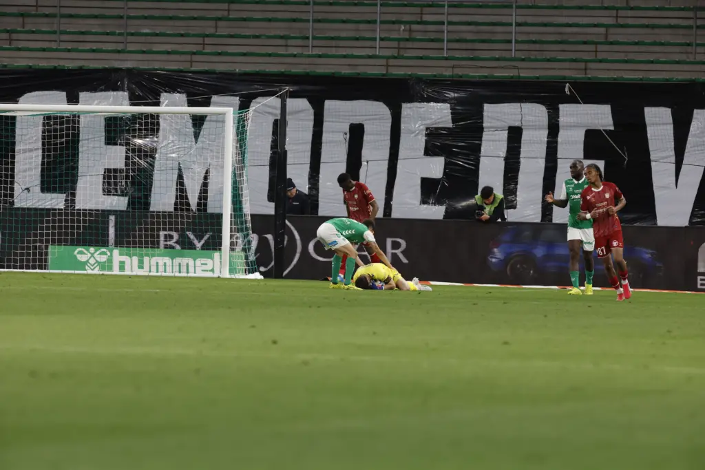 ASSE : Larsonneur blessé en fin de match ? Montanier répond