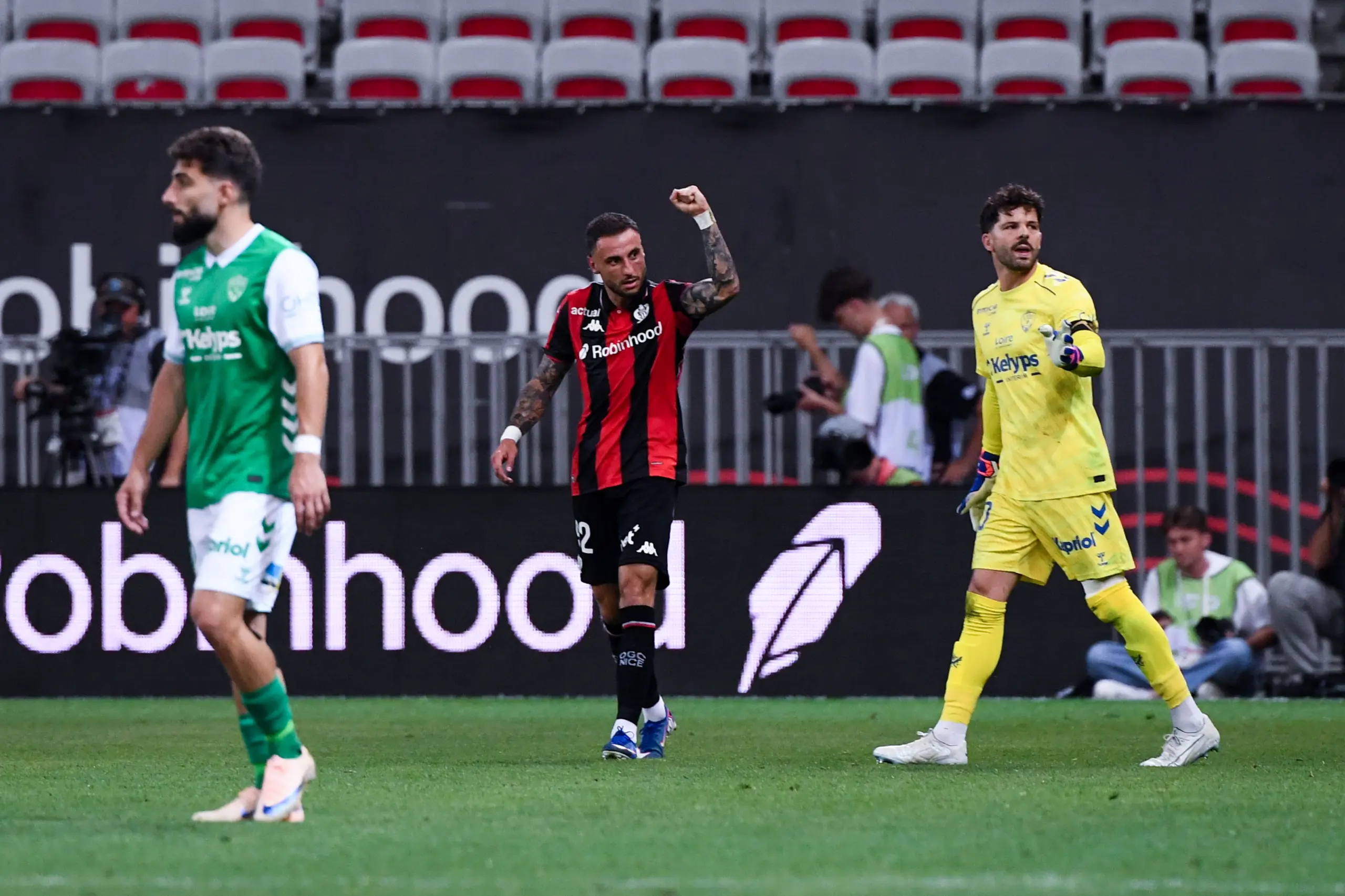 L'ASSE termine sa saison sur un énième fiasco et reste en ligue 2