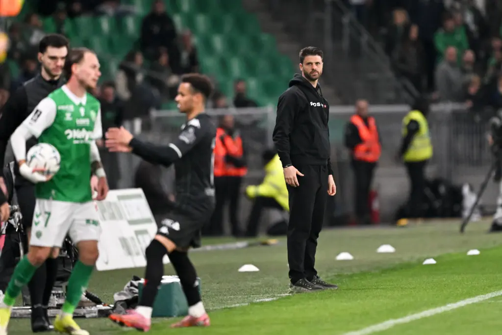 Ligue 2 : Un concurrent des Verts perd son entraineur