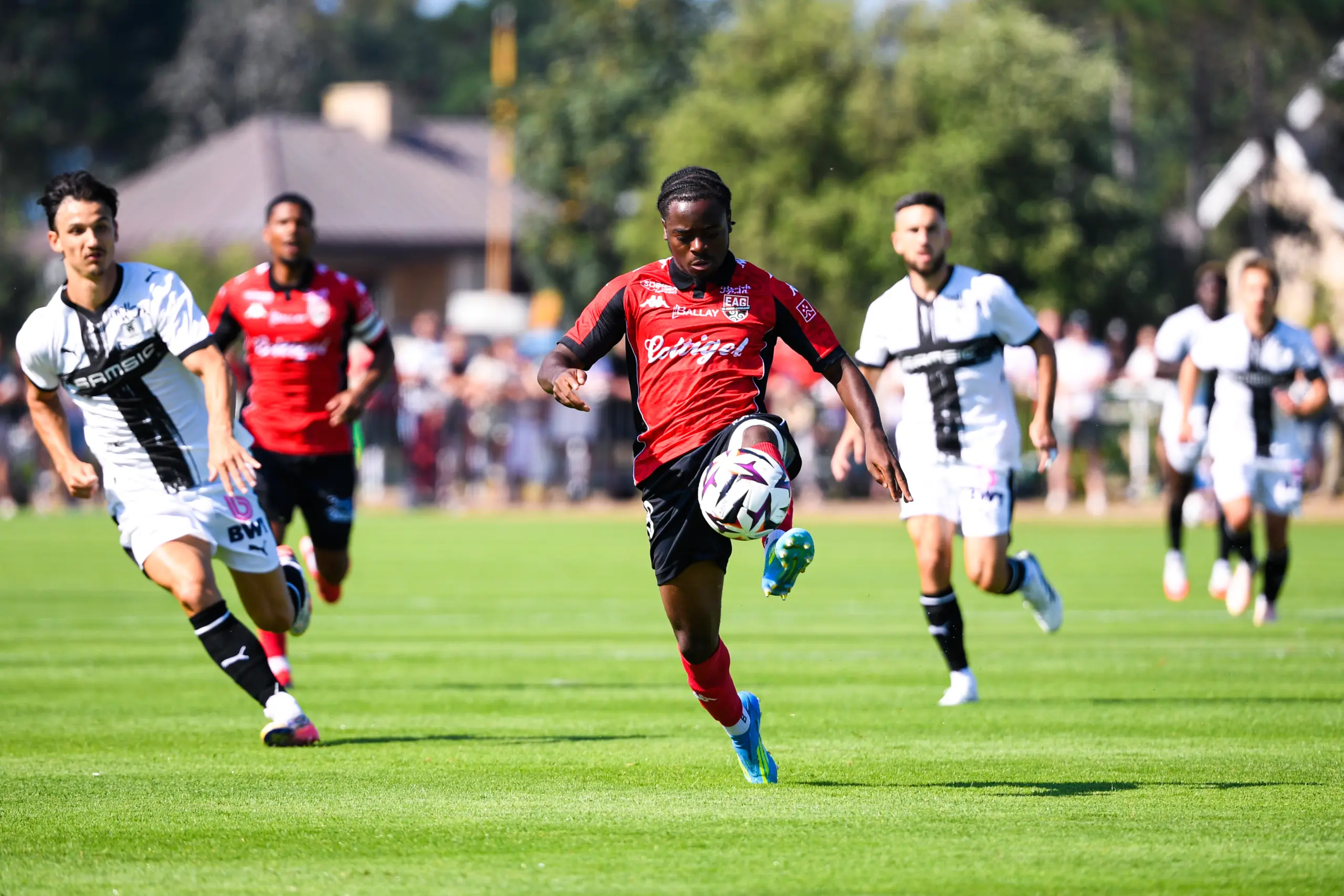 Annecy s'écroule, Metz s'éclate : résultats et programme des amicaux en Ligue 2