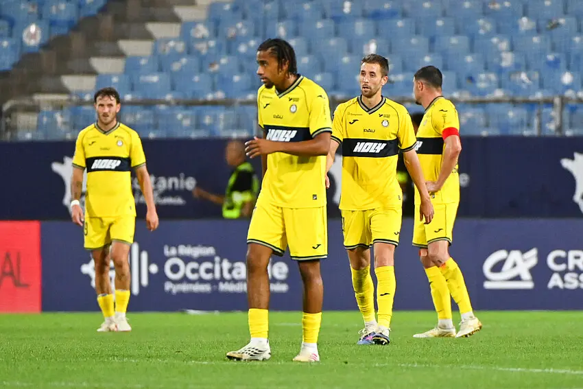 Ligue 2 : Dodote a le sourire, Gadegbeku rit jaune
