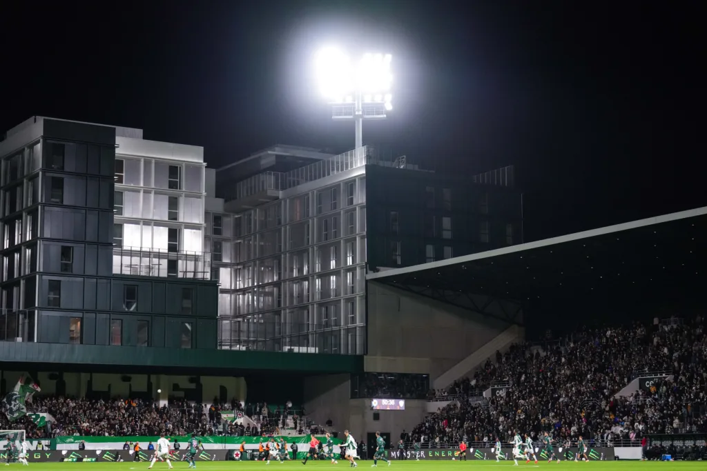 Ligue 2 : Nantes et Metz font le plein, l’ASSE reste intouchable au classement des affluences